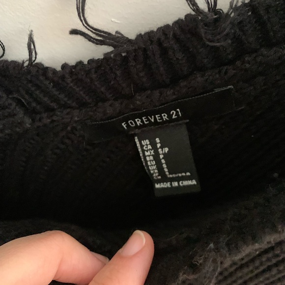 ⭐️HOST PICK⭐️ [S]👚F21 shark bite sweater - Picture 2 of 4